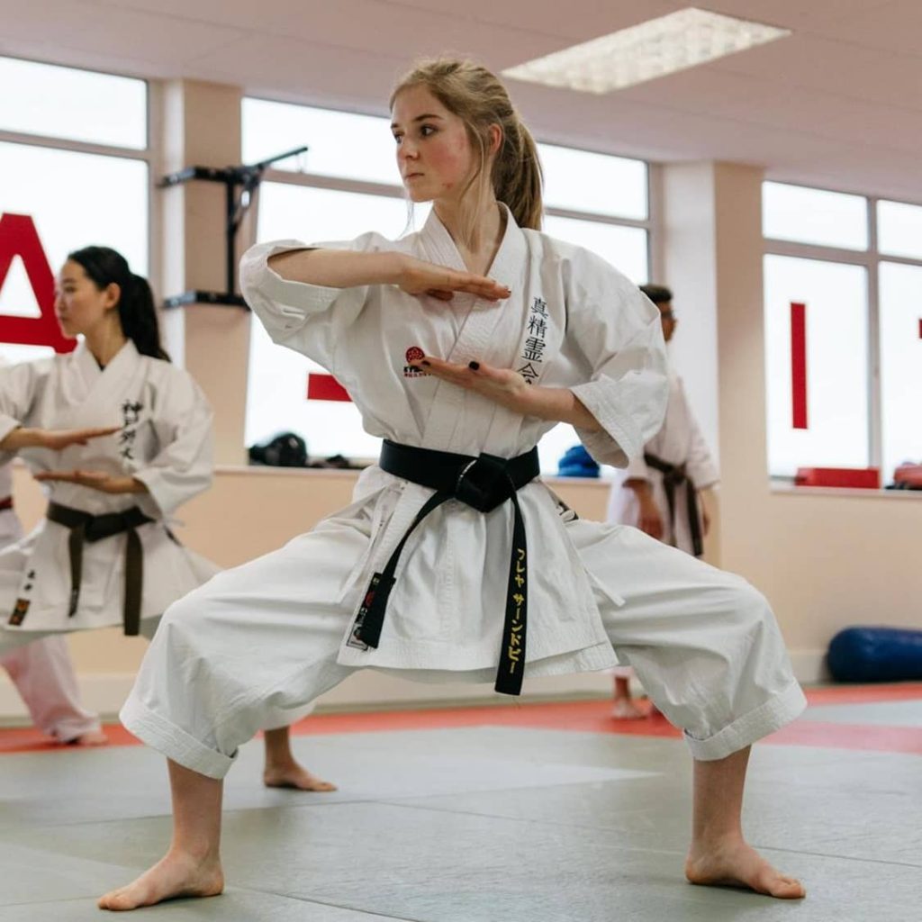 ورزش کاراته برای بانوان